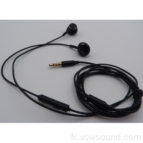 Écouteurs filaires dans les écouteurs avec microphone